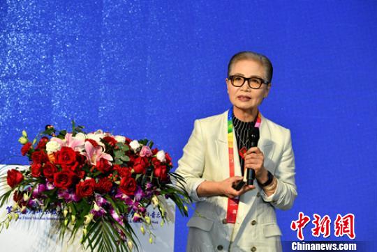 圓光大學(xué)校書法科大學(xué)院招聘教授、韓國漢字漢文教師硏修院專任教授裴玉永進(jìn)行主旨演講?！⒅铱?攝