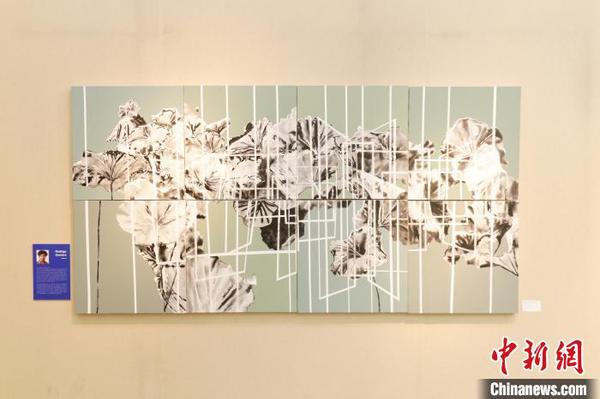 國際藝術(shù)家在皖南以中國元素創(chuàng)作的藝術(shù)畫作?！埧?攝