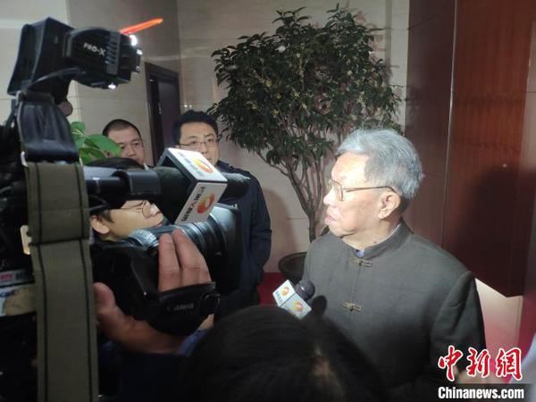 王蒙接受媒體采訪?！⊥蹶魂?攝