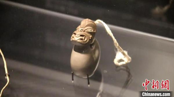 “TukuIho生生不息”毛利文化展展出的雕刻品?！〗饤?攝