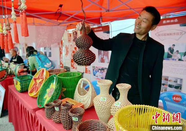 襄陽(yáng)市非遺展演現(xiàn)場(chǎng) 付昌安 攝