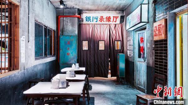 老長(zhǎng)沙場(chǎng)景在文和友店內(nèi)隨處可見。供圖