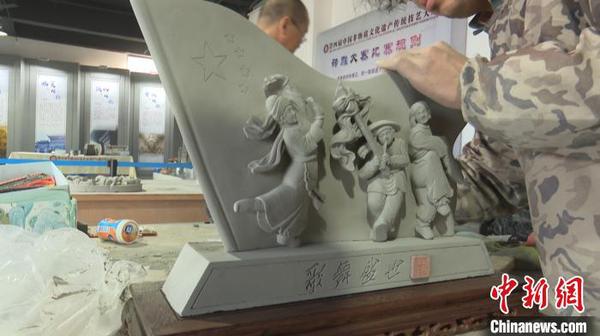 臨夏回族自治州代表團(tuán)尹寬的作品——“歌舞盛世”?！Ⅷ欪Q 攝