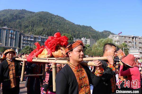 圖為祭祀盤王儀式現(xiàn)場。　陳秋霞 攝