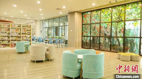 圖為中山紀念圖書館館內(nèi)一角。中山市委宣傳部供圖