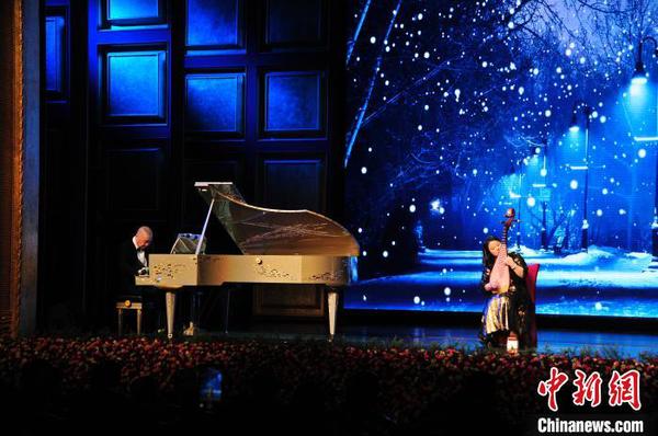 劉詩昆、孫穎鋼琴琵琶合奏《雪落下的聲音》。主辦方供圖