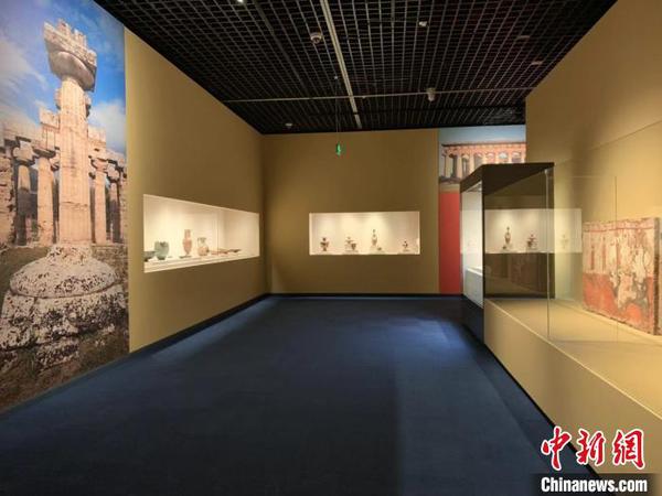 圖為展覽現(xiàn)場?！≡酪劳?攝