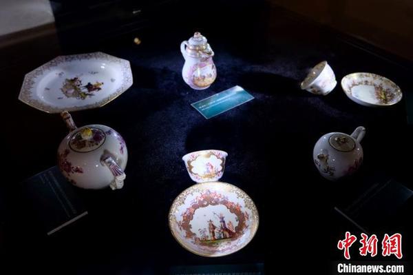 “歐洲瓷器三百年展”?！∠目↓?攝