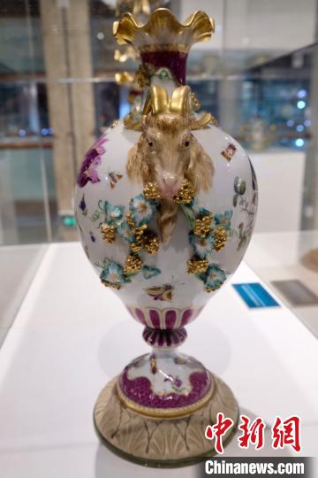 “歐洲瓷器三百年展”?！∠目↓?攝