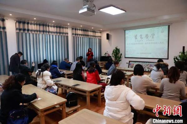圖為莫高學(xué)堂開講。敦煌研究院供圖