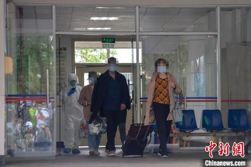 海南?？谛略?名新冠肺炎患者出院