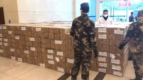 1 朝陽區(qū)政協(xié)委員易拓新所在單位，向湖北省公安廳捐贈了價值1000萬元藥品。.webp