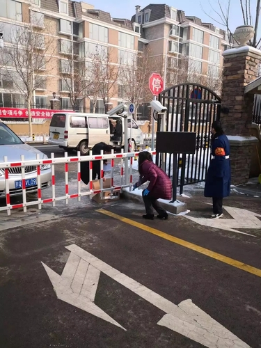 3    區(qū)政協(xié)委員郭曉靜為朝陽區(qū)東湖街道購買口罩等防控物資，助力我區(qū)疫情防控工作。.webp