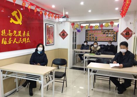 4民進(jìn)市委秘書長(zhǎng)蒼玉清（左一）帶隊(duì)到社區(qū)報(bào)到