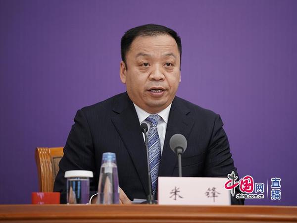國(guó)家衛(wèi)生健康委新聞發(fā)言人、宣傳司副司長(zhǎng)米鋒主持發(fā)布會(huì)