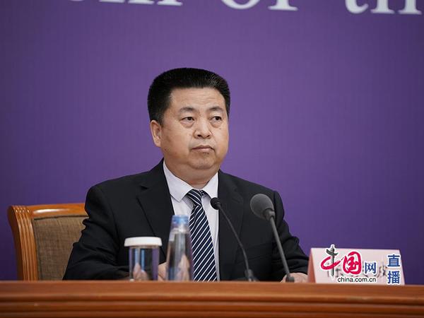 國(guó)務(wù)院扶貧辦政策法規(guī)司司長(zhǎng)陳洪波