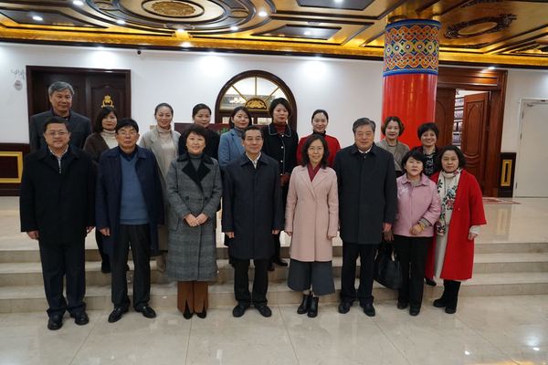 民革中央副主席兼秘書長(zhǎng)李惠東一行到江蘇省淮安市紅星幼兒園調(diào)研。