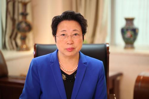 全國政協(xié)委員、中華護(hù)理學(xué)會(huì)名譽(yù)理事長 李秀華