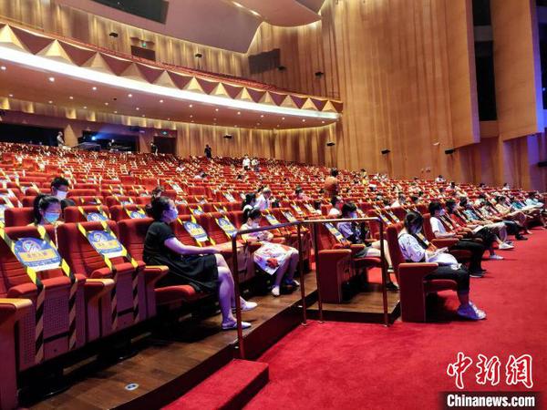 劇院嚴(yán)格按照疫情防控要求，采取措施，確保觀眾“放心進(jìn)劇院、安心看演出”。嘉庚劇院供圖