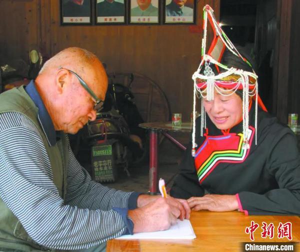 藍(lán)玉聰致力于畬歌傳唱，老伴雷成和成了她的“定制”詞作者 泰順縣文化館 供圖 攝