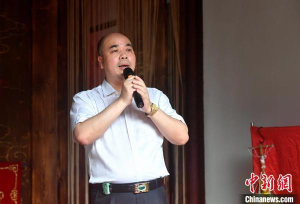 圖為曾海洪在會上致辭?！蚊?攝