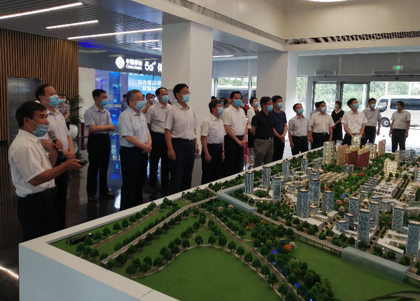 洛陽大數(shù)據(jù)產(chǎn)業(yè)園是洛陽市規(guī)劃建設(shè)的六大專業(yè)園區(qū)之一，著力建設(shè)國內(nèi)領(lǐng)先的數(shù)據(jù)資源中心、技術(shù)中心和應(yīng)用中心。7月2日，河南省政協(xié)主席劉偉率領(lǐng)常委視察團(tuán)赴洛陽視察“加快中原城市群洛陽副中心城市建設(shè)”，常委們對大數(shù)據(jù)產(chǎn)業(yè)園的發(fā)展思路給予充分肯定，并提出具體意見和建議。