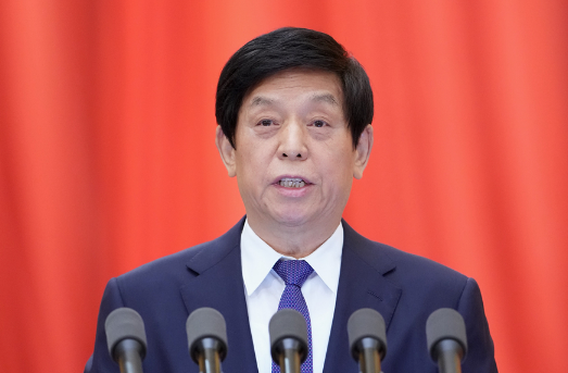 栗戰(zhàn)書(shū)：審議法律草案、法律問(wèn)題和重大問(wèn)題的決定草案53件