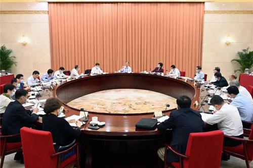 中共中央政治局常委、全國(guó)政協(xié)主席汪洋4日在京主持召開會(huì)議，聽取全國(guó)政協(xié)專家協(xié)商會(huì)工作進(jìn)展情況的匯報(bào)。人民政協(xié)報(bào)·人民政協(xié)網(wǎng)記者賈寧 攝