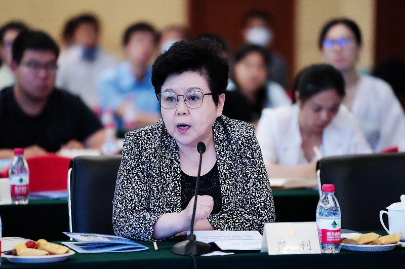 范  利  十二屆全國政協(xié)委員、中國老年醫(yī)學學會會長