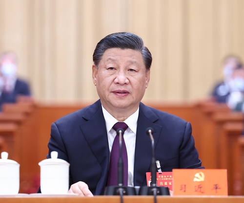 10月22日，中國(guó)共產(chǎn)黨第二十次全國(guó)代表大會(huì)在北京人民大會(huì)堂勝利閉幕。習(xí)近平同志主持大會(huì)。新華社記者 鞠鵬 攝