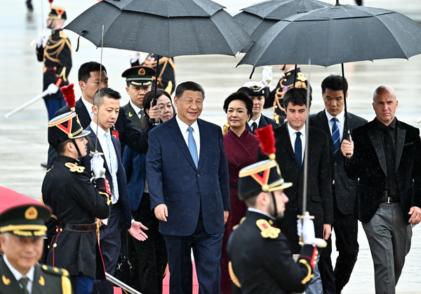 習(xí)近平抵達(dá)巴黎開始對(duì)法國進(jìn)行國事訪問(4465633)-20240506050140
