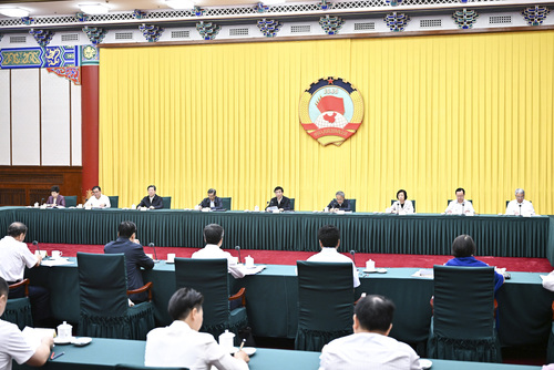 全國政協(xié)召開雙周協(xié)商座談會(huì) 王滬寧主持(4948769)-20240712154533