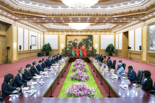 9月3日上午，國家主席習(xí)近平在北京人民大會(huì)堂會(huì)見來華出席中非合作論壇北京峰會(huì)的馬拉維總統(tǒng)查克維拉。 新華社記者 翟健嵐 攝