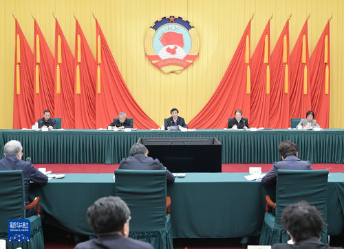 11月27日，政協(xié)第十四屆全國委員會(huì)第二十八次主席會(huì)議在北京召開。中共中央政治局常委、全國政協(xié)主席王滬寧主持并講話。新華社記者 高潔 攝