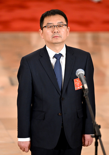 全國政協(xié)委員嚴建兵接受媒體采訪。(6558833)-20250305083850