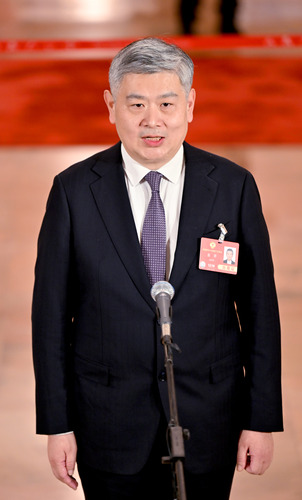 全國政協(xié)委員金李接受媒體采訪。(6558835)-20250305083900