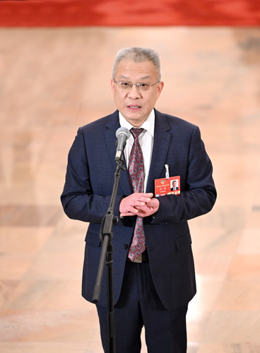 圖為全國(guó)政協(xié)委員方忠接受媒體采訪。(6632562)-20250308101054