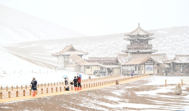 春雪潤(rùn)鳴沙 月泉景如畫