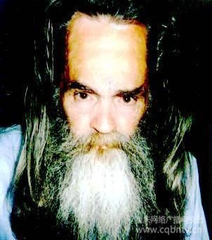 變態(tài)殺人家族——Charles Manson and Manson “Family” 　　在“披頭士”(Beatles) 熱潮崛起的60年代，Charles Manson 和當(dāng)時(shí)很多的青少年一樣，極度迷戀披頭士的音樂(lè)，但是在吉他以外，他亦迷上了另外一樣非常流行的東西——毒品。
