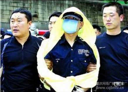 韓國(guó)頭號(hào)變態(tài)殺人狂魔——柳永哲　　以低犯罪率著稱于世的韓國(guó)上下被一名震驚世界的變態(tài)殺人狂魔驚呆了：一個(gè)名叫柳永哲的漢城男子接連獵殺了至少 19名漢城地區(qū)富裕階層的老人、電話應(yīng)召女郎和上門(mén)按摩女性，創(chuàng)下了韓國(guó)犯罪分子一人殺害人命的“最高紀(jì)錄”，他專門(mén)在下雨的星期四尋找身穿白色衣服的女性下手，成為韓國(guó)史上頭號(hào)連環(huán)殺人兇手。