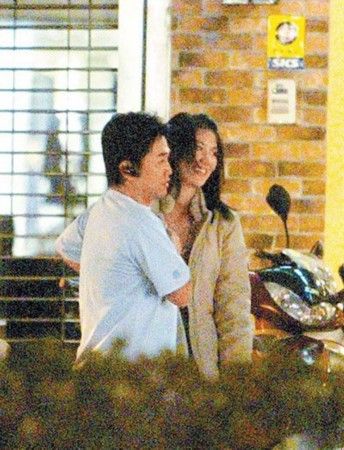 蔣雯麗法國偷情現(xiàn)實版娘要嫁人？盤點明星偷情被拍提褲瞬間【2】
