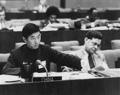 1972年聯(lián)合國(guó)會(huì)議上的吳建民。