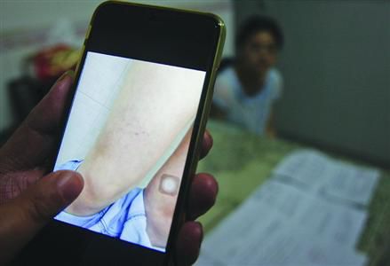 化丑妝、煙灰燙、甩耳光、潑冷水、罰跪地、拍視頻，15歲女生遭5名同學(xué)欺凌