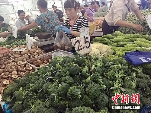 北京西城區(qū)太平天和菜市場內(nèi)。<a target='_blank' href='http://www.chinanews.com/' >中新網(wǎng)</a> 種卿 攝